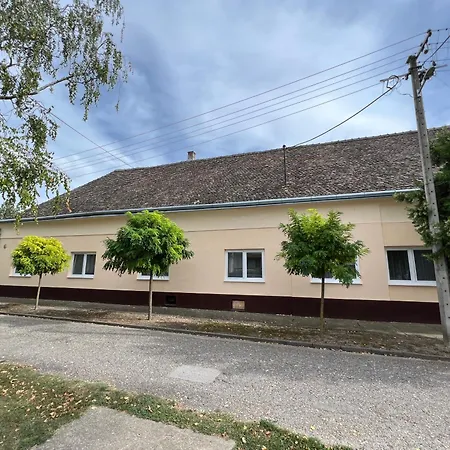 Bezdan Guesthouse بيت ضيافة 3*